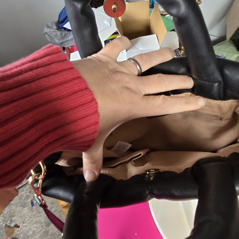 Chic Black Padded Crossbody Bag - Picture 7 of 8